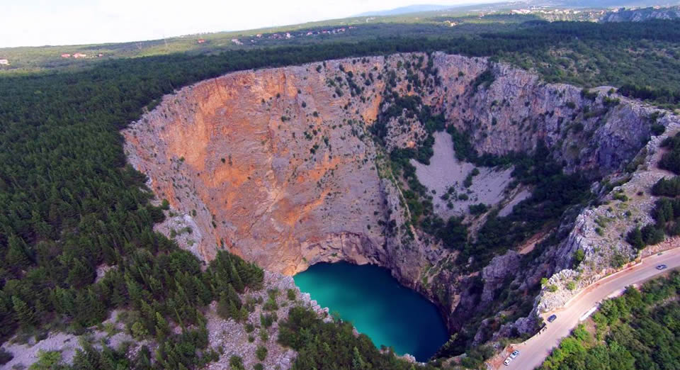 crveno i modro jezero