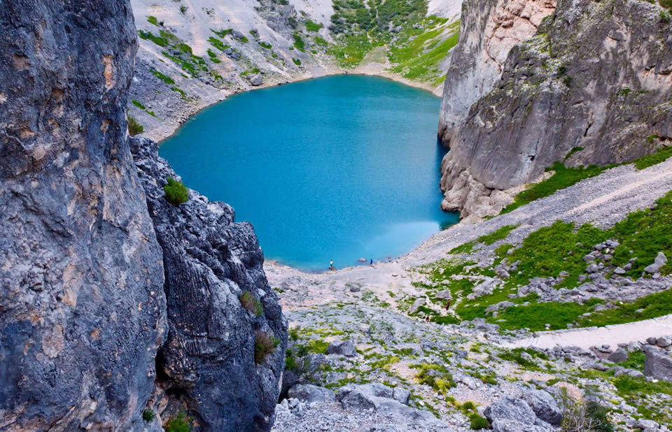 crveno i modro jezero
