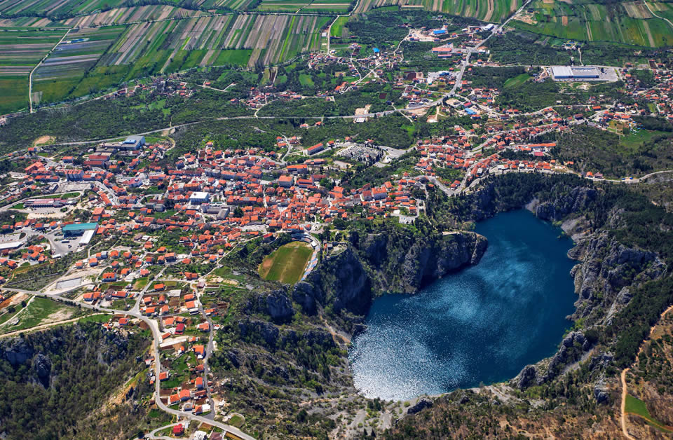 crveno i modro jezero