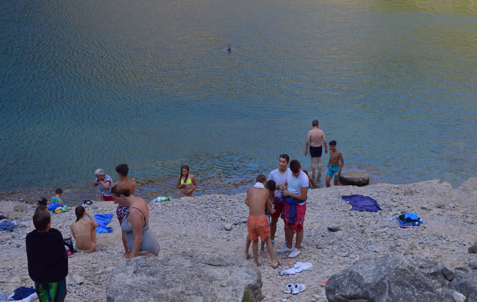 crveno i modro jezero