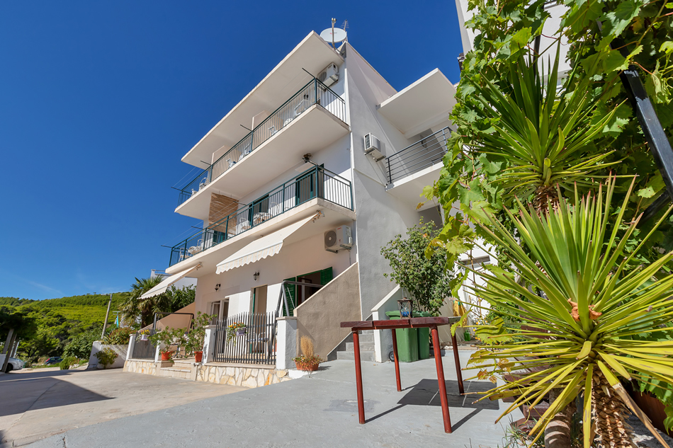 ferdo zivogosce apartment house